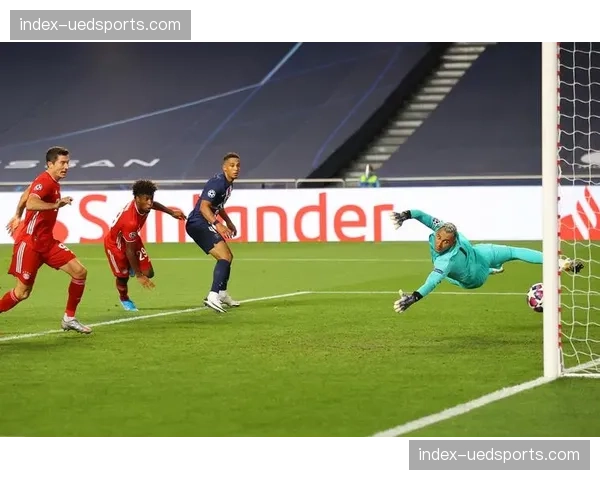 沃尔夫斯堡防线崩盘失六球，库利埃拉基斯瓦夫罗各领黄牌